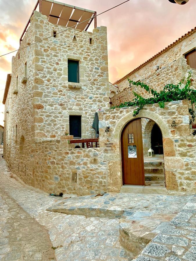 Vetilios Lithos Boutique Hotel Néon Oítilon Eksteriør billede