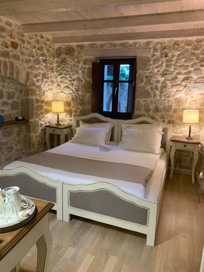 Vetilios Lithos Boutique Hotel Néon Oítilon Eksteriør billede