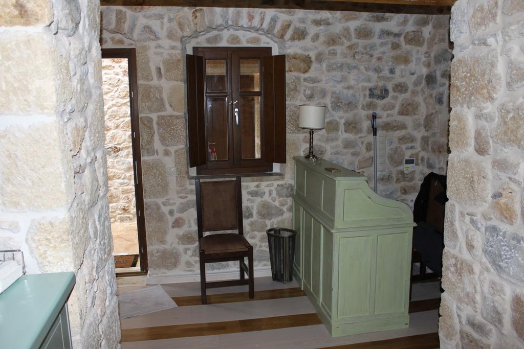 Vetilios Lithos Boutique Hotel Néon Oítilon Eksteriør billede