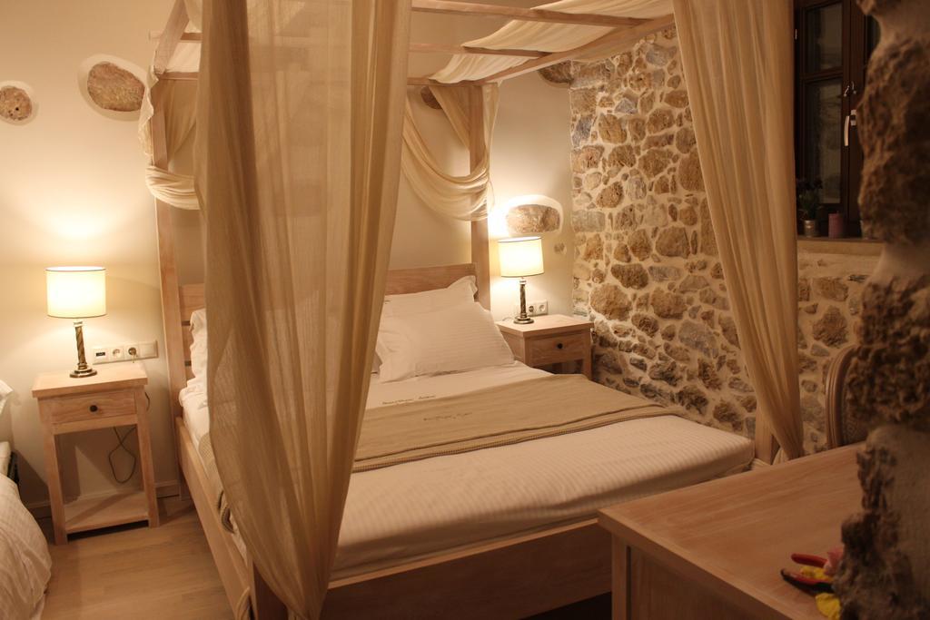 Vetilios Lithos Boutique Hotel Néon Oítilon Eksteriør billede