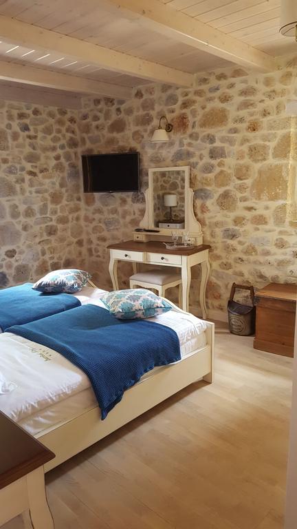 Vetilios Lithos Boutique Hotel Néon Oítilon Eksteriør billede